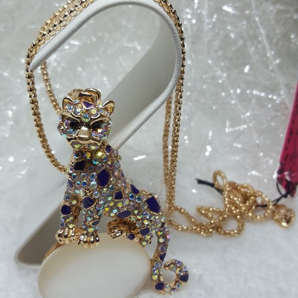 SPOTTED WILD CAT Pendant and chain - Picture 10 of 11